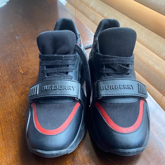 Black Burberry shoes - Picture 3 of 3